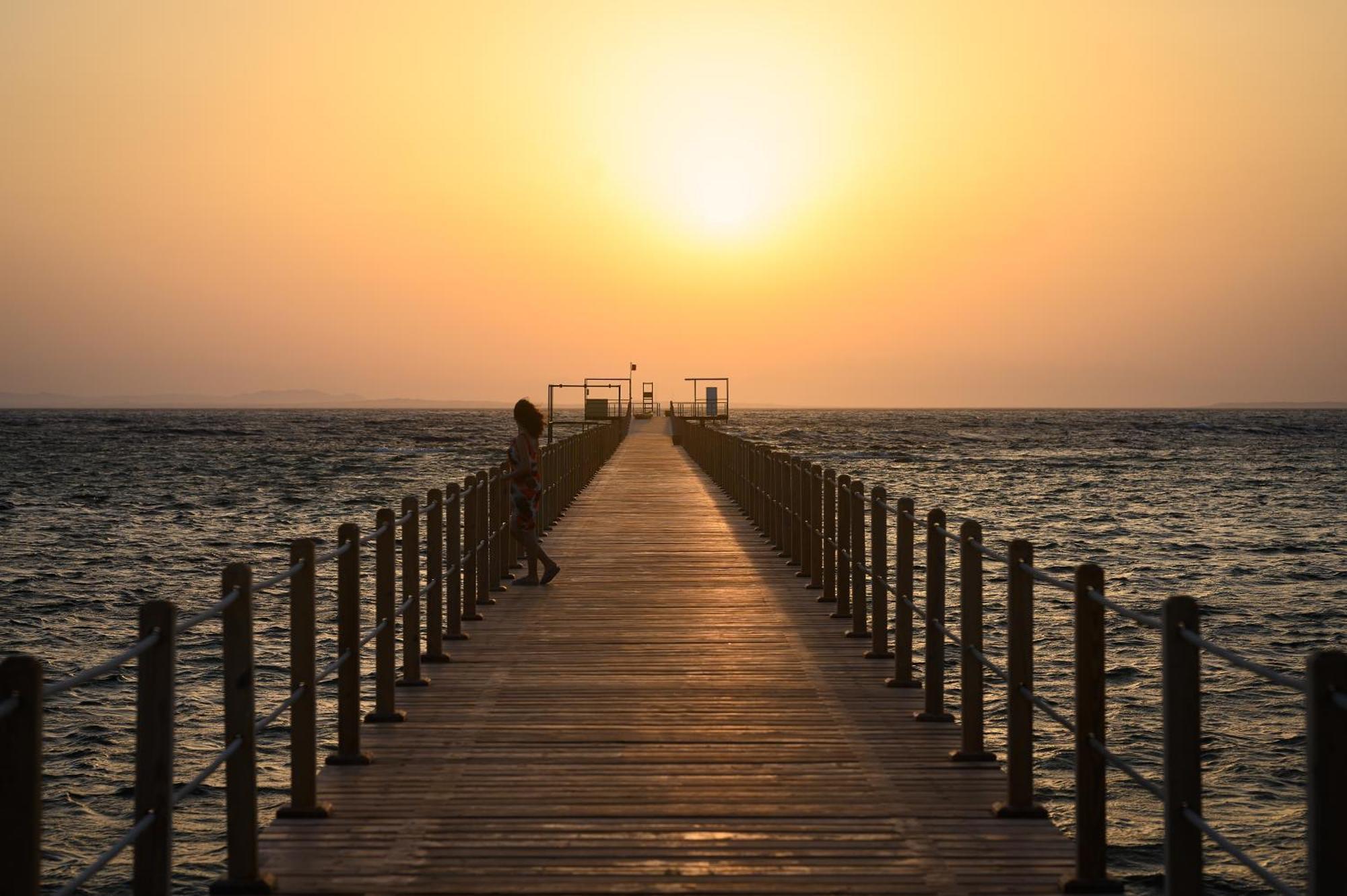 Iberotel Redsina ชาร์มเอลชีค ภายนอก รูปภาพ Sunset at the Red Sea