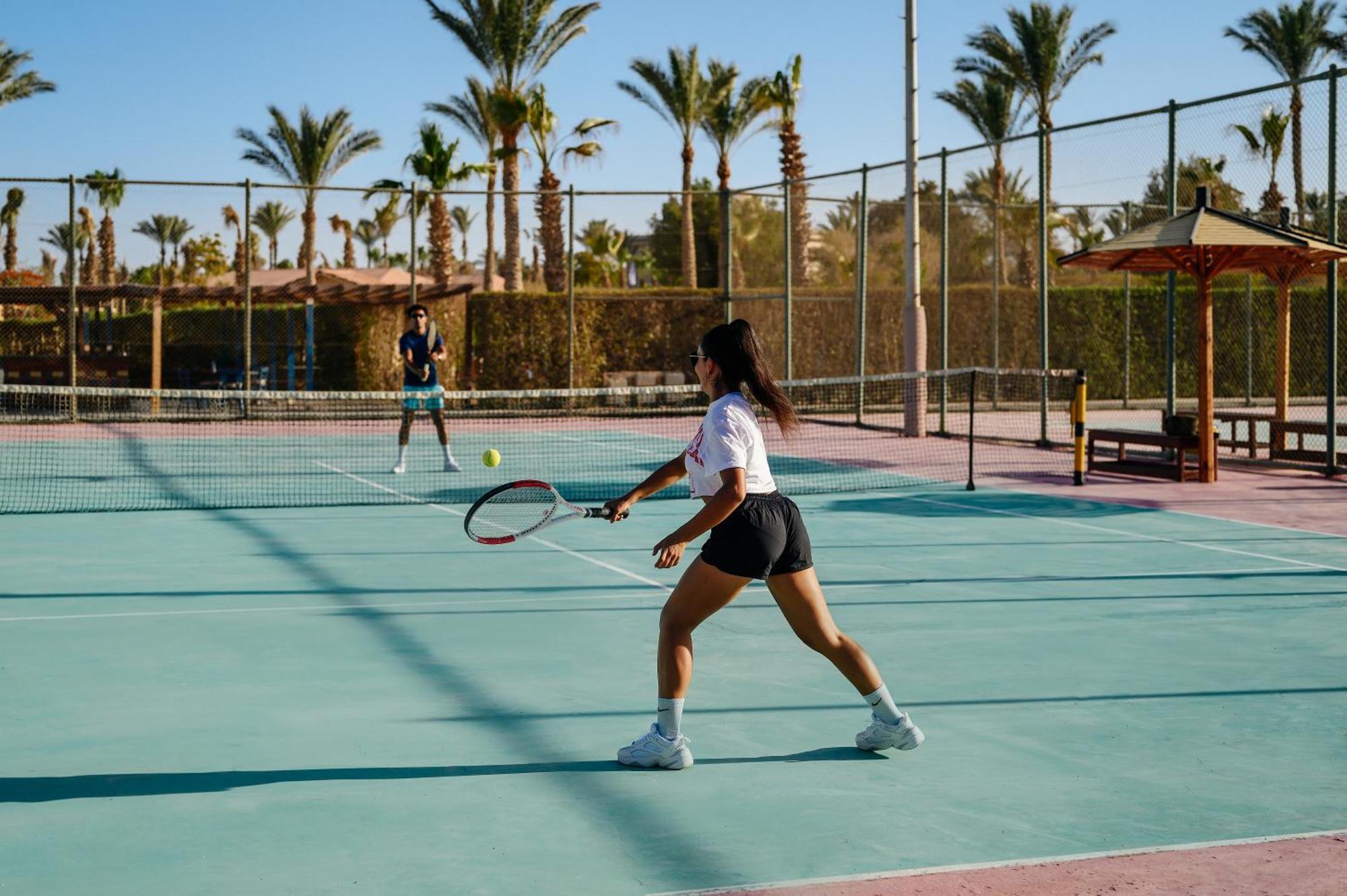 Iberotel Redsina ชาร์มเอลชีค ภายนอก รูปภาพ Tennis in Egypt