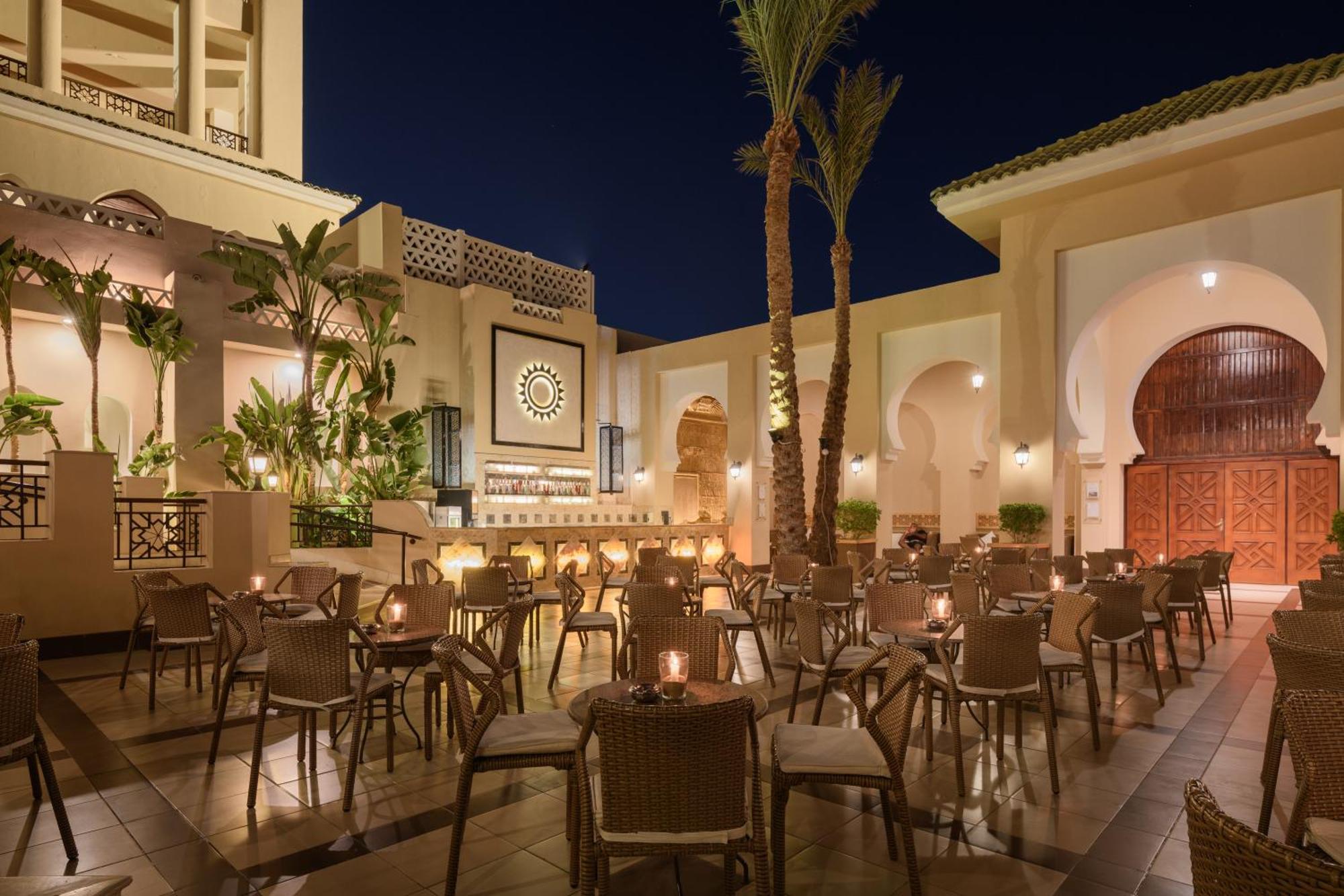 Iberotel Redsina ชาร์มเอลชีค ภายนอก รูปภาพ The hotel's courtyard